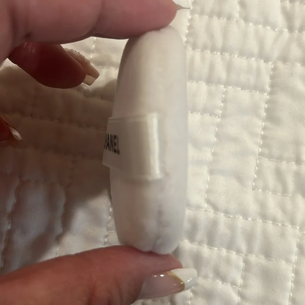 CHANEL :: COSMETIC PUFF